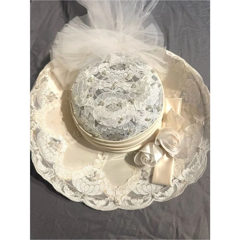Vintage 1960’s T&G WEDDING HAT WITH VEIL